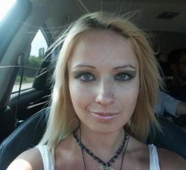 صور لها قبل إجراء عملية التجميل صور لها قبل إجراء عملية التجميل
