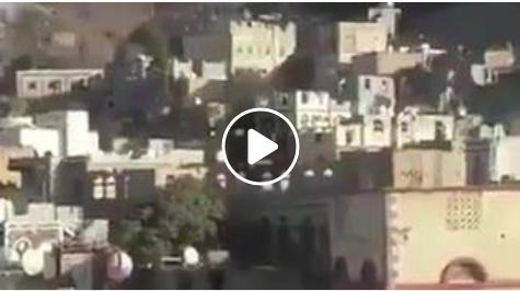 شاهد بالفيديو: لحظة تفجير الحوثيين منزل الشيخ أكرم الزرقة احد وجهاء حزب المؤتمر في حجة لوقوفه الى جانب صالح