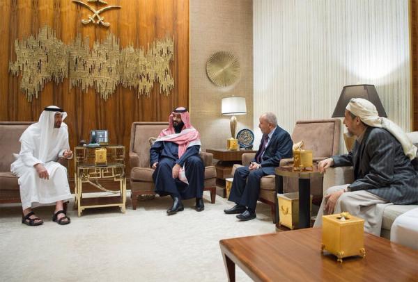 ولي العهد السعودي «محمد بن سلمان» وولي عهد ابو ظبي «محمد بن زاي» يلتقيان رئيس حزب الإصلاح «اليدومي» (صورة)