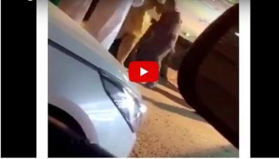 فيديو.. سائق باكستاني يضرب سعودي بعنف.. ركله وطرحه أرضًا بسرعة قياسية