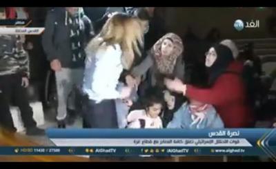 شاهد كيف طرحت فلسطينية جندية إسرائيلية أرضا بالقدس (فيديو)