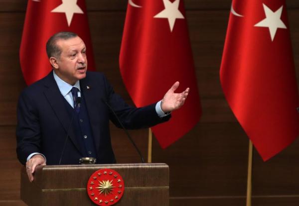 أردوغان  يرد على وزير خارجية الإمارات ويقول إن "بعض المسؤولين العرب يعادون تركيا للتستر على جهلهم وعجزهم وخيانتهم"