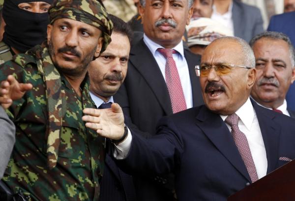 بحجة البحث عن طارق.. ماذا يفعل الحوثيون بأدراج الكوميدينو؟ علي البخيتي يجيب!