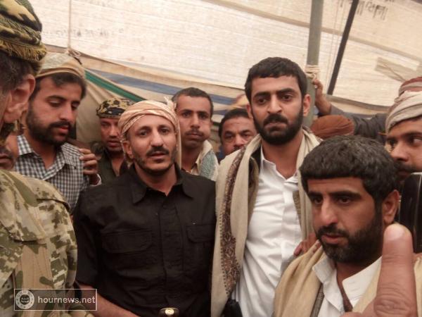 ثلاث صور مكبرة لأول ظهور رسمي للعميد طارق محمد عبدالله صالح.. ويدشنها من هذه المحافظة