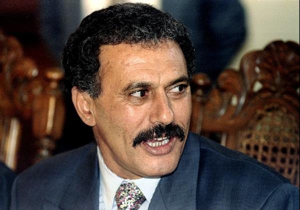 أول تعليق من نجل شقيق صالح على اسماء المشائخ من سنحان الذين خانوا الرئيس السابق صالح