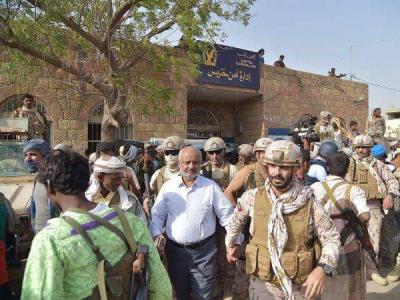 الحوثيون يقصفون مديرية حيس بالقذائف .. وهذه نتيجة القصف