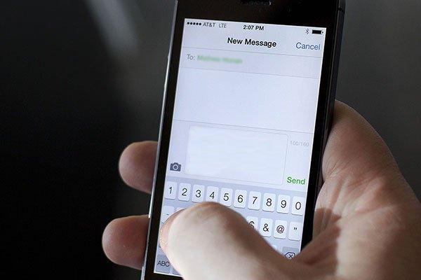 رسائل نصية خطرة تهدد أجهزة آبل.. وخبراء: احذفوها فور تلقيها