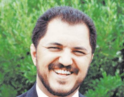 النائب عبدالإله القاضي : بقاء صالح في اليمن يعرقل نقل السلطة