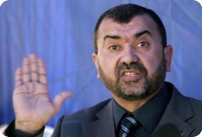 مصري ويمني يسرقان حقيبة وزير الداخلية الفلسطيني السابق بمطار القاهرة