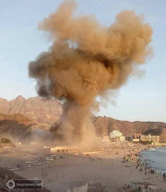 أول احصائية لعدد القتلى.. تفاصيل الانفجارات التي هزت عدن مساء اليوم (صور)