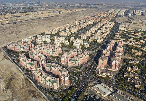 حريق 5 سيارات في منطقة ديسكفري جاردنز بدبي‎
