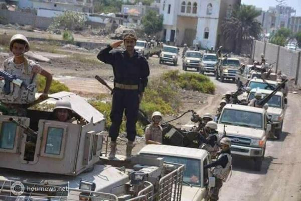 شاهد بالفديو.. ظهور مرعب لقوات العميد طارق صالح في المخا .. وحشود عسكرية ضخمة وأسلحة نوعية