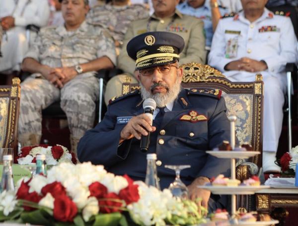 قائد الجيش القطري يفاجئ قادة الدول العربية بحضوره إلى التمرين الختامي لقوات درع الخليج المشترك 1 بالسعودية..والسبب؟