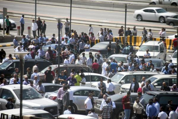 موظفون بالدمام والخبر يُخلون مكاتبهم إثر «زلزال إيران» (صور)