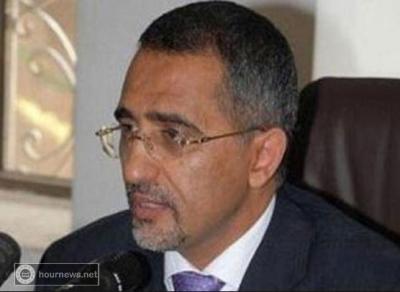 امرأة تصفع محافظ البنك المركزي امام الناس في القاهرة 