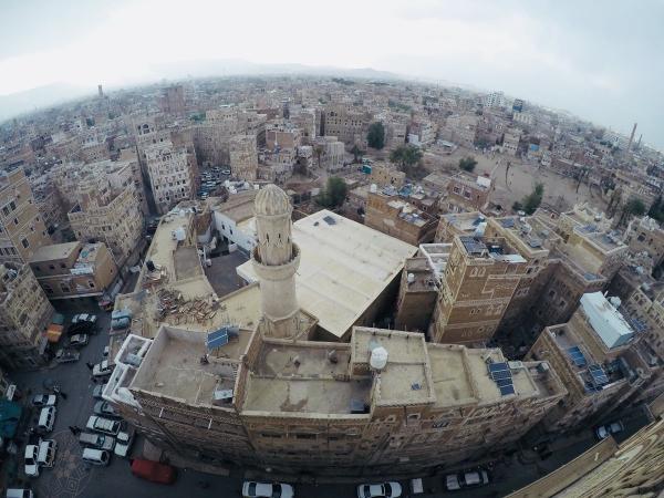 وفاة ثلاثة من أسرة واحدة بتسمم غذائي في صنعاء