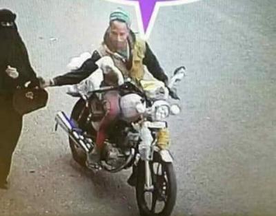 التفاصيل الحقيقية لاعتقال سارق حقائب النساء بالعاصمة صنعاء