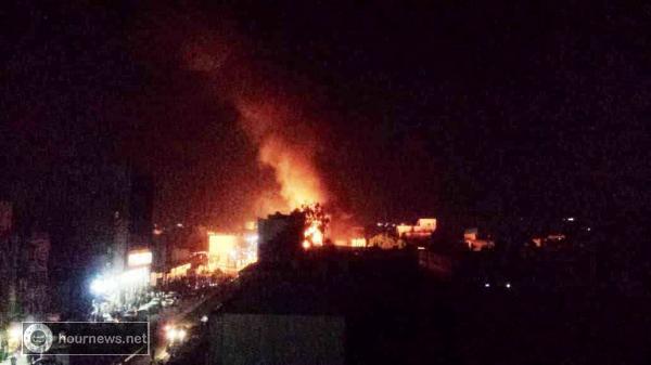 شاهد بالصور: احتراق محطة نفطية بجوار مركز سام مول التجاري وسط صنعاء