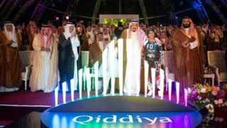 إقالة رئيس هيئة الترفيه في السعودية "عقب عرض لاعبات سيرك بالرياض"