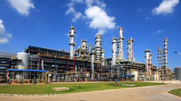 مسؤول سعودي بشركة ارامكو يتحدث عن الصاروخ الحوثي الذي استهدف الشركة في منطقة عسير جنوب المملكة