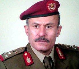 قائد الدفاع الجوي بالفرقة : شوقي هائل ينحدر من سلالة عريقة ومشايخ وأعيان تعز وقادة عسكريين ومثقفين تعهدوا بالوقوف معه‎