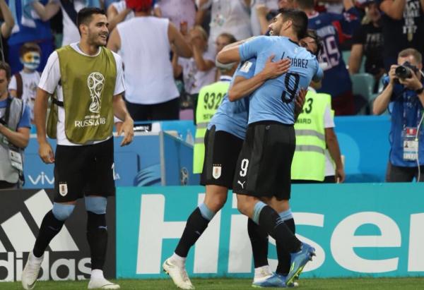 ثنائية كافاني تأهل الأوروجواي الى ربع نهائي كأس العالم.