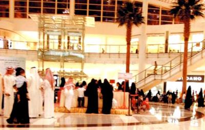  ضبط "يمني" في حالة سُكر يتحرش بالمتسوقات بمجمع تجاري بالخُبر