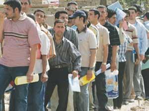 اليمن : الرئيس هادي يؤكد أن نحو 7 ملايين شاب بحاجة للعمل والبطالة تسجل أكثر من 70 % بين الشباب .