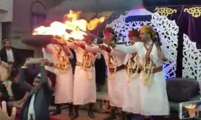 حدث في صنعاء: عرسان  يحتفلون بالعيد الـ56 لثورة سبتمبر بطريقتهم الخاصة (فيديو)