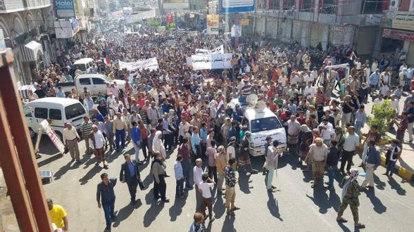 الكشف عن خيط يربط حزب الإصلاح وقطر بمظاهرات تعز