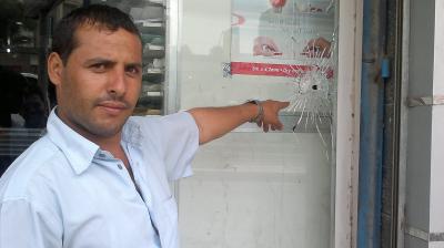 إب..إحراق سيارة تابعة للشيخ /سيف محمد الزنم بمديرية السبرة ومسلحين يطلقون الرصاص الحي على محلات بشارع العدين .