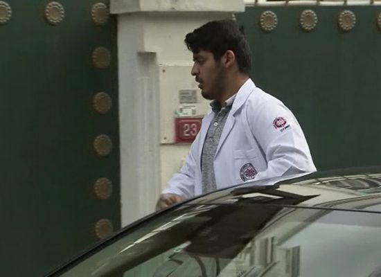 الكشف عن هوية الشخص الذي دخل منزل القنصل السعودي في تركيا وهو يرتدي معطف الأطباء (تعرف عليه)