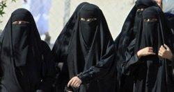 سعودي يطلق زوجاته الثلاث في ساعة واحدة