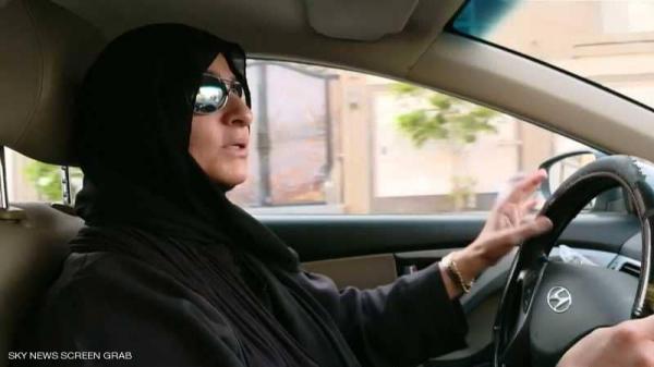 بالفيديو.. شاهد أول سعودية تعمل سائقة أجرة في شوارع المملكة