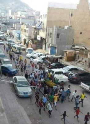 تشييع هزيل لـ ”تمباكي” صاحب الاغنية الشعبية الشهيرة ( كل الرجال ماتو )
