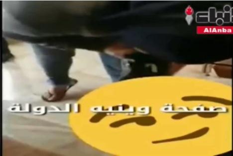 ضابط عربي يجبر سيدة على تقبيل قدم زوجته... والجيش يتدخل (فيديو) 