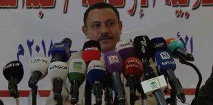 السفارة اليمنية بالرياض تعاقب الموظف الذي قذف الوزير الحوثي المنشق بالحذاء .. بهذه العقوبة