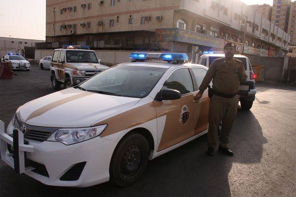 بينهم يمني.. 7 وافدين يعتدون على سعوديَّيْن بجدة ويسلبون منهما مليونًا ونصف مليون ريال (تفاصيل)