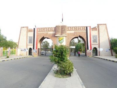 صحيفة: جامعة صنعاء تشهد إقصاء 800 موظف وأستاذ