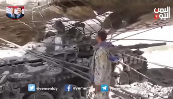 شاهد كيف استخدم الحوثيون حيلة ماكرة لمنع اكتشاف دباباتهم (فيديو)