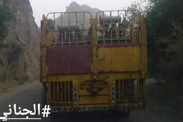 شاهد صور.. مالذي نهبه الحوثيون من الحديدة واتجهوا به نحو صنعاء شاهد صور.. مالذي نهبه الحوثيون من الحديدة واتجهوا به نحو صنعاء