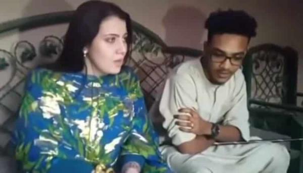 شاهد: حسناء أمريكية تعلن إسلامها من أجل عريسها السوداني وتعانقه وتذرف دموع الفرح