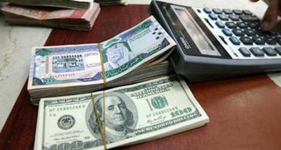 الدولار يقترب من الـ 500 ريال .. اسعار صرف الدولار والسعودي في صنعاء وعدن
