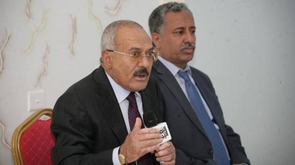 وفد الشرعية يطالب بتسليم جثمان صالح والإفراج عن بقية أقاربه بمشاورات السويد