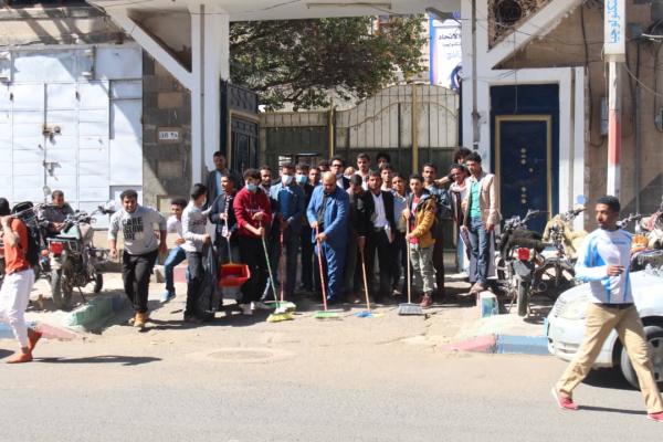 تحت شعار من أجل عاصمة تشرف كل اليمنيين.. جامعة الاتحاد للعلوم والتكنولوجيا تدشن حملة النظافة 12/12 بالعاصمة صنعاء 