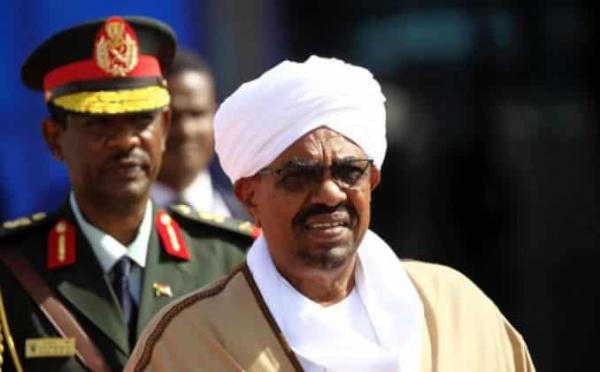 مساعد البشير يؤكد انحراف مظاهرات السودان عن مسارها ويكشف “مفاجأة” من ضمن المشاركين