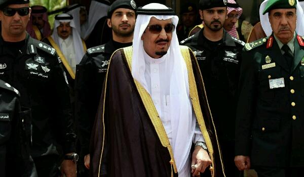 لماذا احتجز الملك سلمان في غرفة بقصر المريع؟.. أسرار تُكشف لأول مرة