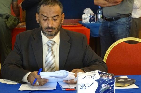 بن عزيز يترأس اجتماعاً عسكرياً ويكشف عن تعطش القوات لحسم المعركة بالحديدة (تفاصيل)