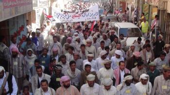 ثوار شبوة : ينددوا بمجازر صالح في تعز ويهتفوا رفضا لأي حصانة للقتله‎