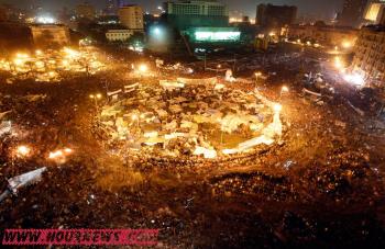الإحتفالات في ميدان التحرير بالقاهره بعد إعلان إستقالة حسني مبارك في 11 فبراير الإحتفالات في ميدان التحرير بالقاهره بعد إعلان إستقالة حسني مبارك في 11 فبراير